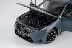 1/18 Minichamps BMW M5 Touring (G91) 2024 Grey Metallic - 110023901