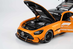 1/18 Minichamps Mercedes-AMG GT Black Series F1 Safety Car Special Livery British GP 2025  - 110032092
