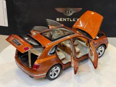 KYOSHO - BENTLEY BENTAYGA 2018