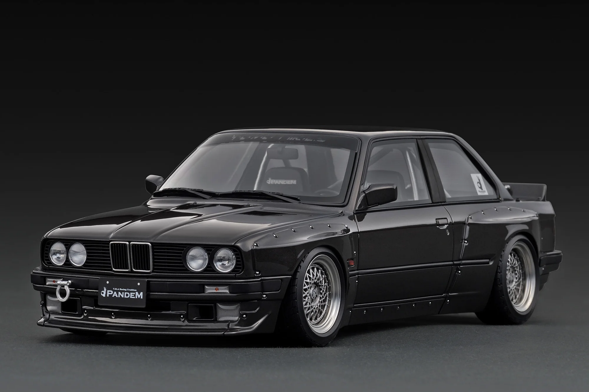 1/18 IGNITION PANDEM BMW M3 E30 Gun Metallic - IG3715