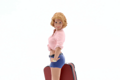 1/18 American Diorama figure series #706 Woman with Suitcase - AD18706