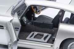 AUTOART - ASTON MARTIN - DB5 1964 - 007 JAMES BOND - GOLDFINGER - MISSIONE GOLDFINGER WITH WEAPONS