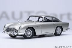 AUTOART - ASTON MARTIN - DB5 1964 - 007 JAMES BOND - GOLDFINGER - MISSIONE GOLDFINGER WITH WEAPONS