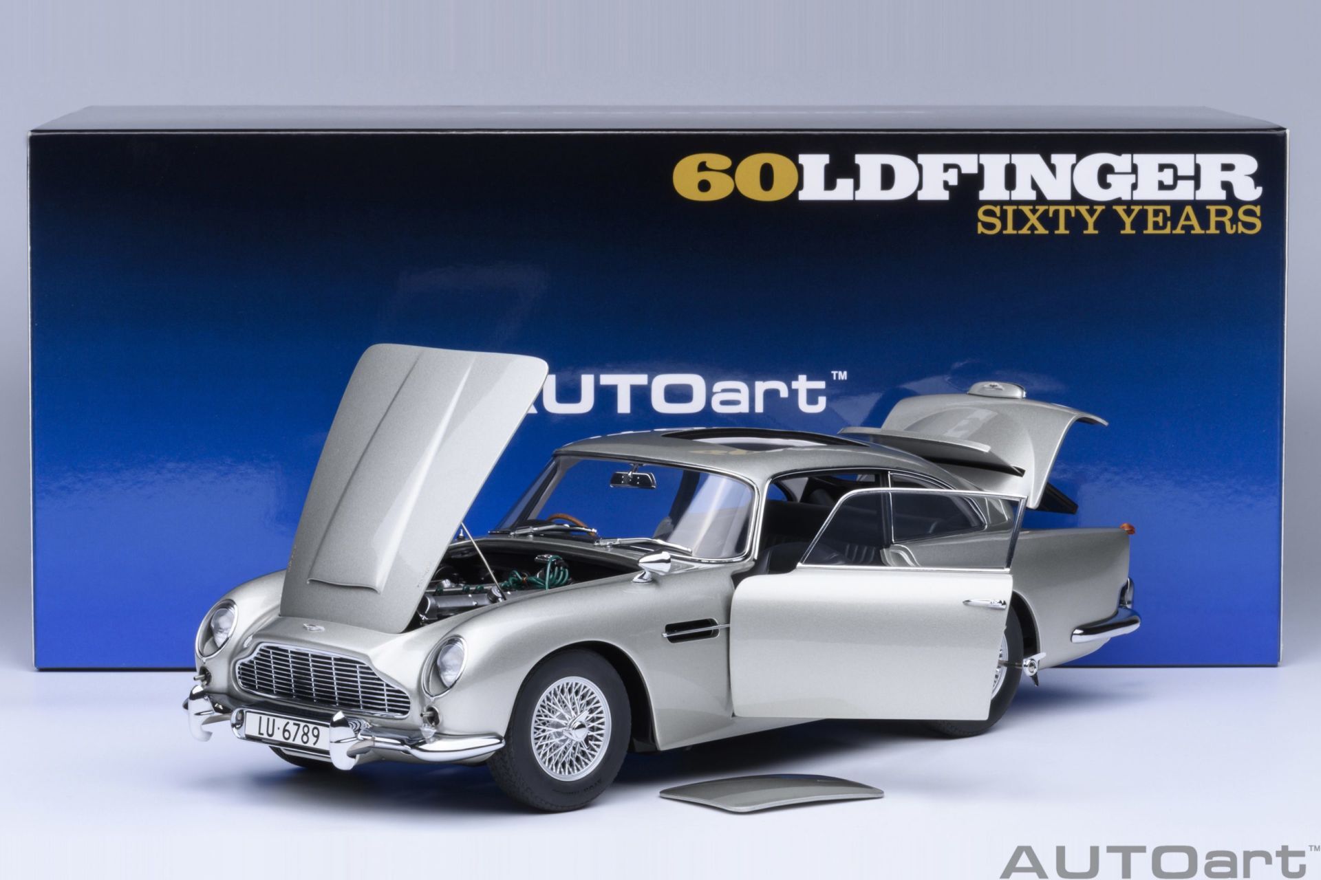 AUTOART - ASTON MARTIN - DB5 1964 - 007 JAMES BOND - GOLDFINGER - MISSIONE GOLDFINGER WITH WEAPONS
