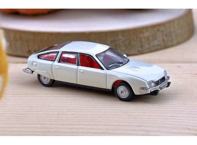 1/87 1975 Citroen CX 2000, meije white