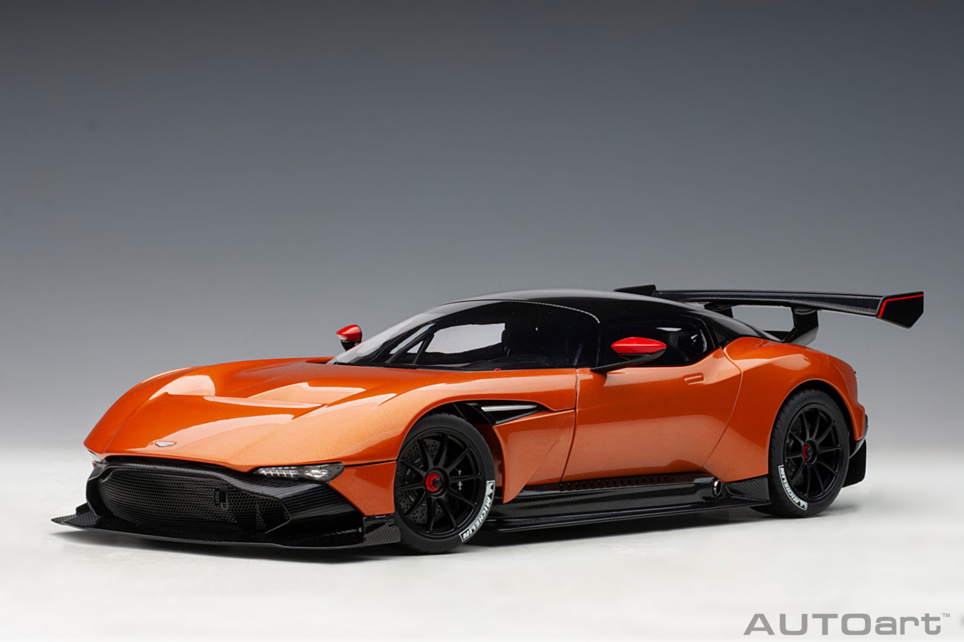 1/18 AUTOart Aston Martin Vulcan (Madagascar Orange) - 70264
