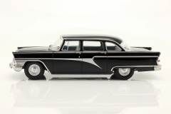 1/18 TRIPLE9 - GAZ - 13 SEAGULL CHAIKA 1959