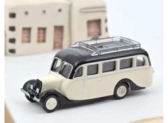 1/87 1947 Citroen U23 Autocar, black/cream