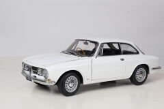 1/18 AUTOART ALFA ROMEO 1750 GTV - 70101