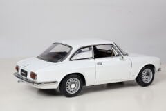 1/18 AUTOART ALFA ROMEO 1750 GTV - 70101