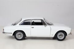 1/18 AUTOART ALFA ROMEO 1750 GTV - 70101