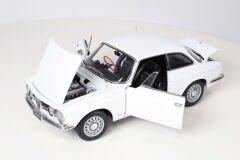 1/18 AUTOART ALFA ROMEO 1750 GTV - 70101