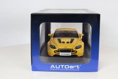 1/18 AUTOART ASTON MARTIN V12 VANTAGE S 2015 - 70252