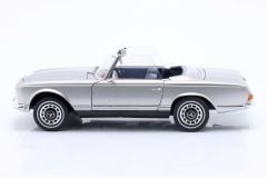 Mercedes-Benz 280 SL Pagode (W113) year 1968-71 silver 1:18 Schuco