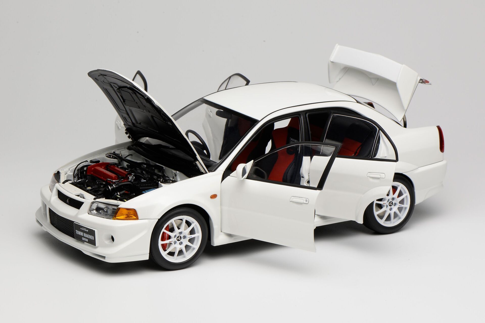 1/18 MOTORHELIX - MITSUBISHI - LANCER EVO VI GSR T.M.E. TOMMY MAKINEN EDITION 2000