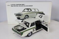 1/18 AUTOART LOTUS CORTINA MK I CRYSTAL PALACE SALOON 1964 WINNER JIM CLARK 86438