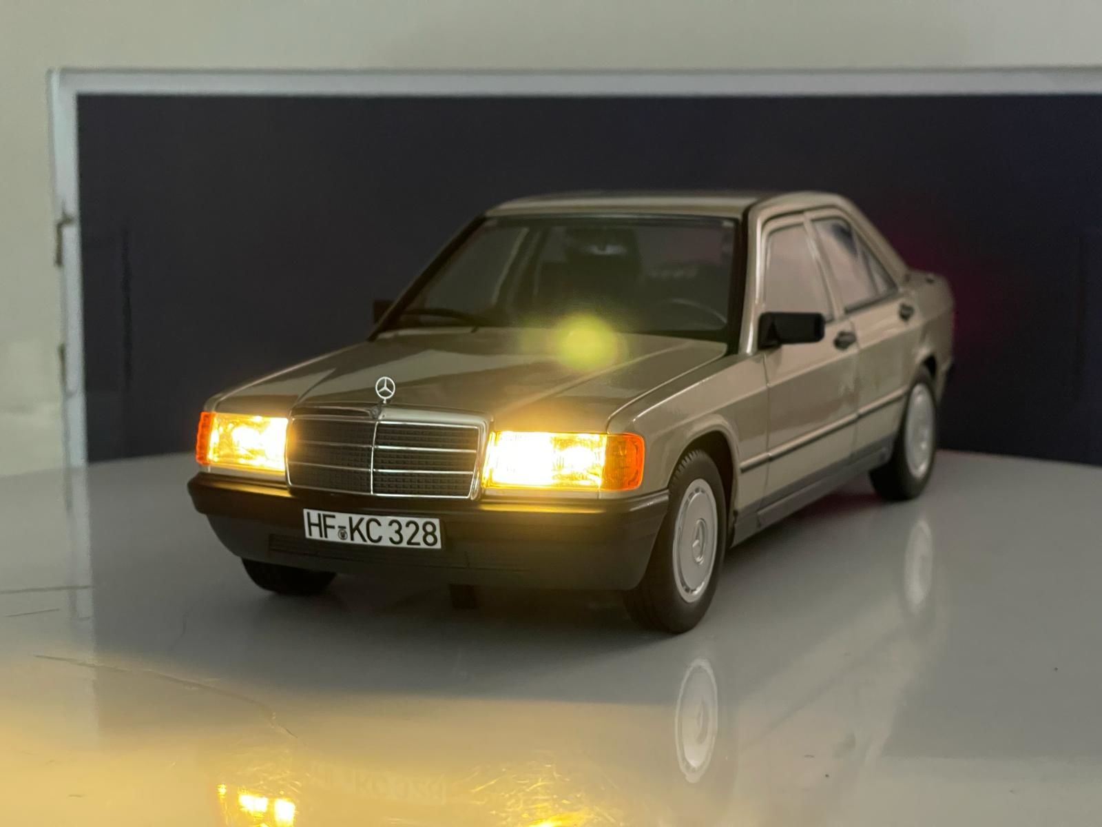 IŞIKLANDIRMALI MODEL - NOREV - MERCEDES BENZ - 190E (W201) 1984