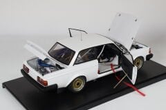 1/18 AUTOART VOLVO 240 TURBO PLAIN BODY VERSION 88690