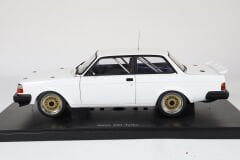 1/18 AUTOART VOLVO 240 TURBO PLAIN BODY VERSION 88690