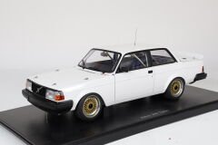 1/18 AUTOART VOLVO 240 TURBO PLAIN BODY VERSION 88690