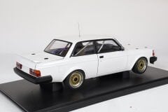 1/18 AUTOART VOLVO 240 TURBO PLAIN BODY VERSION 88690
