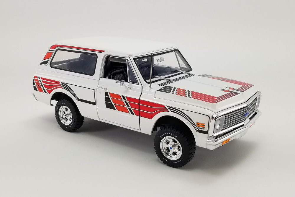 1/18 Acme Chevy K5 Blazer, White /Red - A1807705