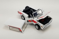 1/18 Acme Chevy K5 Blazer, White /Red - A1807705