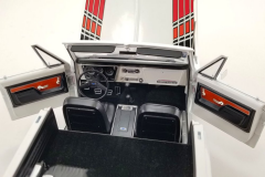 1/18 Acme Chevy K5 Blazer, White /Red - A1807705