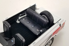 1/18 Acme Chevy K5 Blazer, White /Red - A1807705