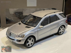MINICHAMPS MERCEDES M-CLASS ML 350 2006