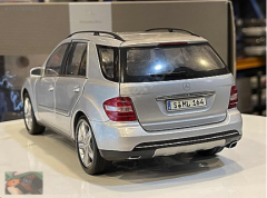 MINICHAMPS MERCEDES M-CLASS ML 350 2006