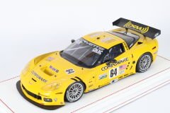 AUTOART - CHEVROLET - CORVETTE C6R TEAM CORVETTE RACING N 64 WINNER 24h LE MANS GT1 CLASS 2005 O.GAVIN - O.BERETTA - J.MAGNUSSEN
