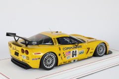 AUTOART - CHEVROLET - CORVETTE C6R TEAM CORVETTE RACING N 64 WINNER 24h LE MANS GT1 CLASS 2005 O.GAVIN - O.BERETTA - J.MAGNUSSEN