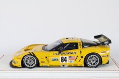AUTOART - CHEVROLET - CORVETTE C6R TEAM CORVETTE RACING N 64 WINNER 24h LE MANS GT1 CLASS 2005 O.GAVIN - O.BERETTA - J.MAGNUSSEN