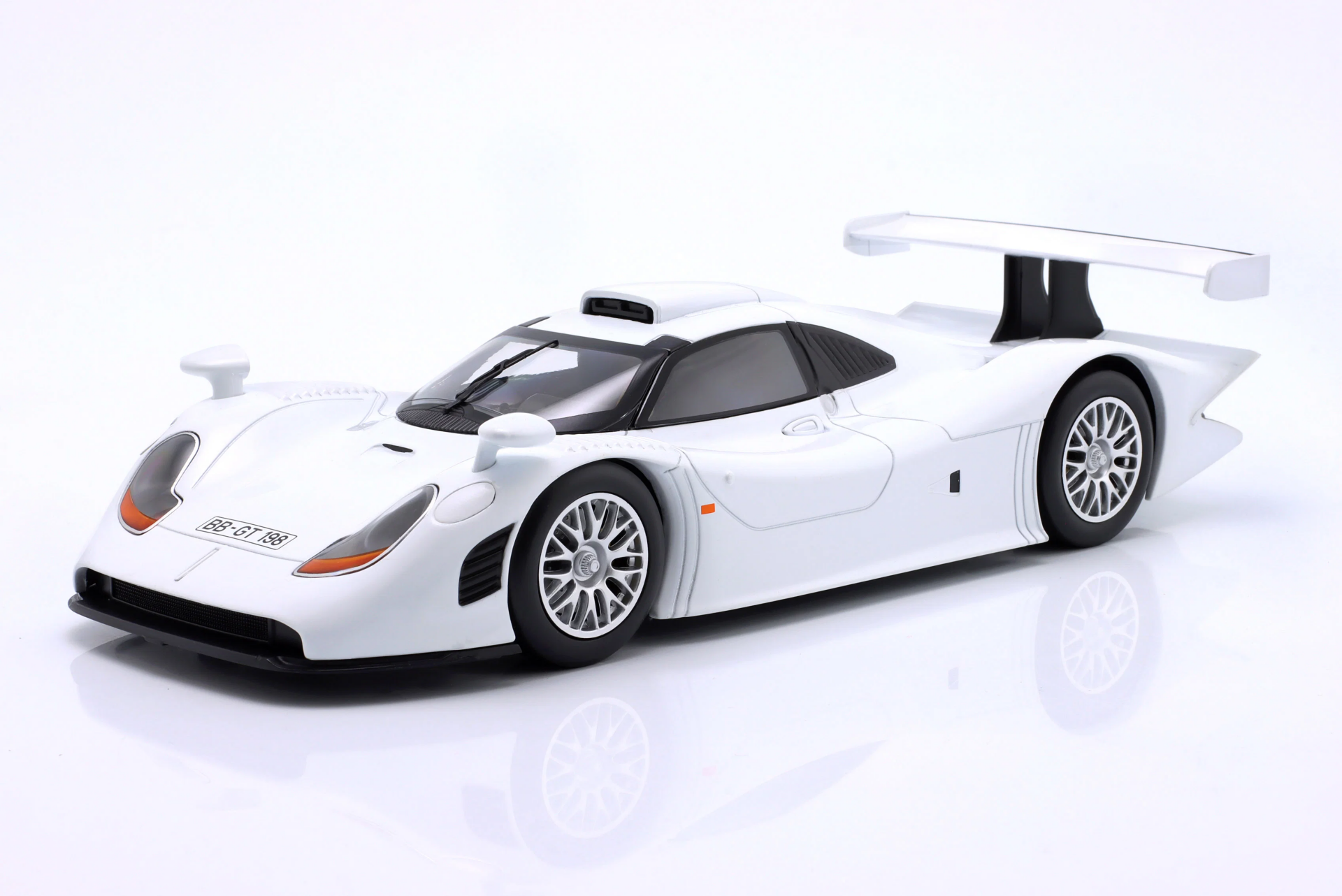 1/18 WERK83 Porsche 911 GT1 Street Version 1998 white - W18029005