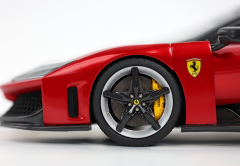 Ön Sipariş - 1/18 BBR Ferrari F80 carbon optional Rosso Supercar - bicolor wheels silver and carbon - P18253H