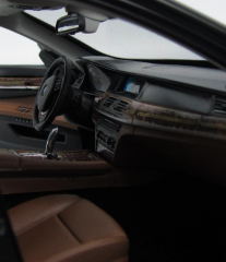 KYOSHO - BMW - 7-SERIES 750Li FACELIFT (RESTYLING) 2013