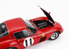 CMC M249 Scale 1/18 | FERRARI 250 GTO ch.3647 RHD COUPE N 11 2nd 1000km MONTLHERY 1962 JOHN SURTEES - MIKE PARKES RED