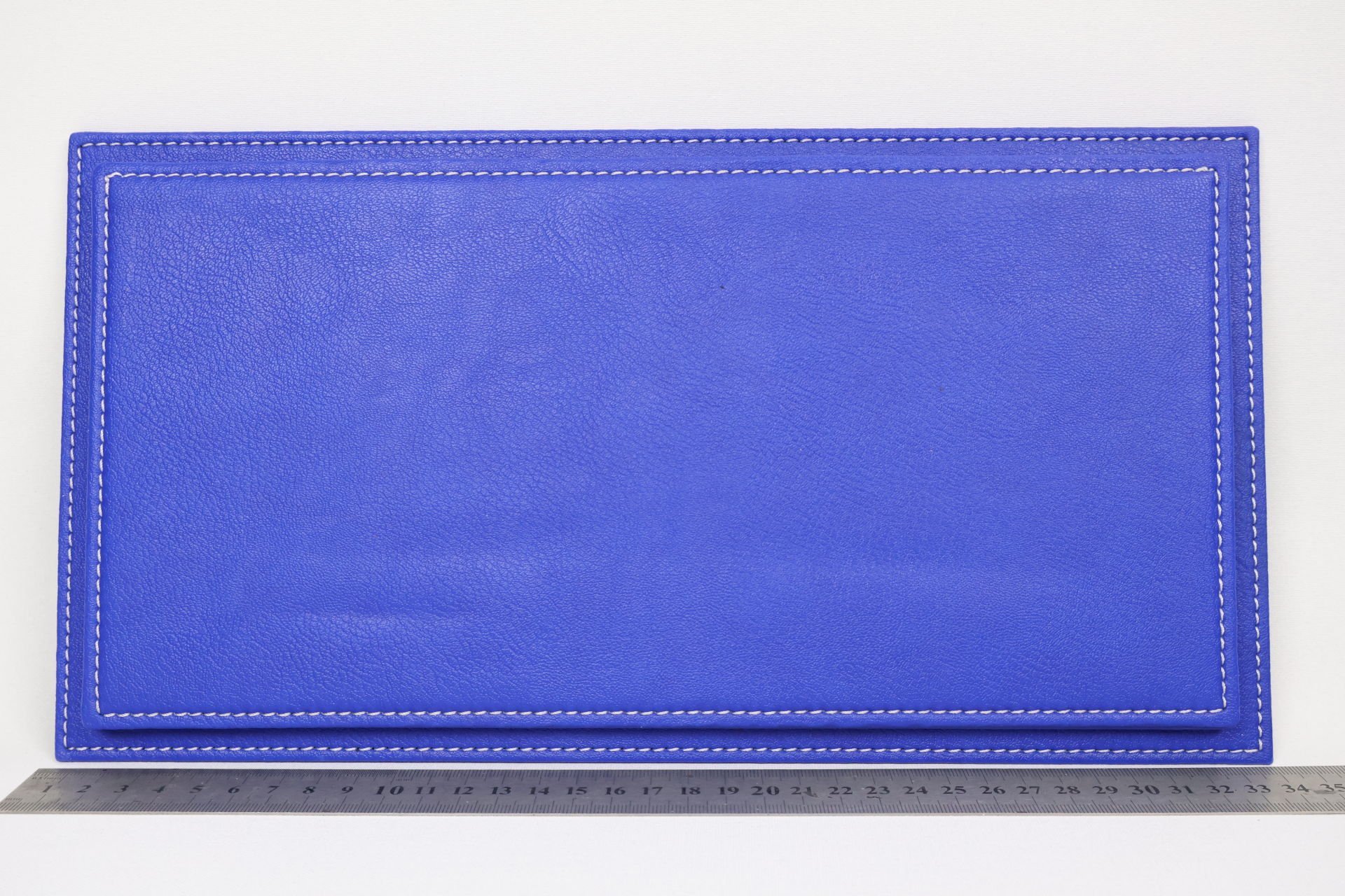 LYRD BOX - 1:18 ÖLÇEK - MAVİ SERGİLEME STANDI - (BEYAZ DİKİŞ) LY135