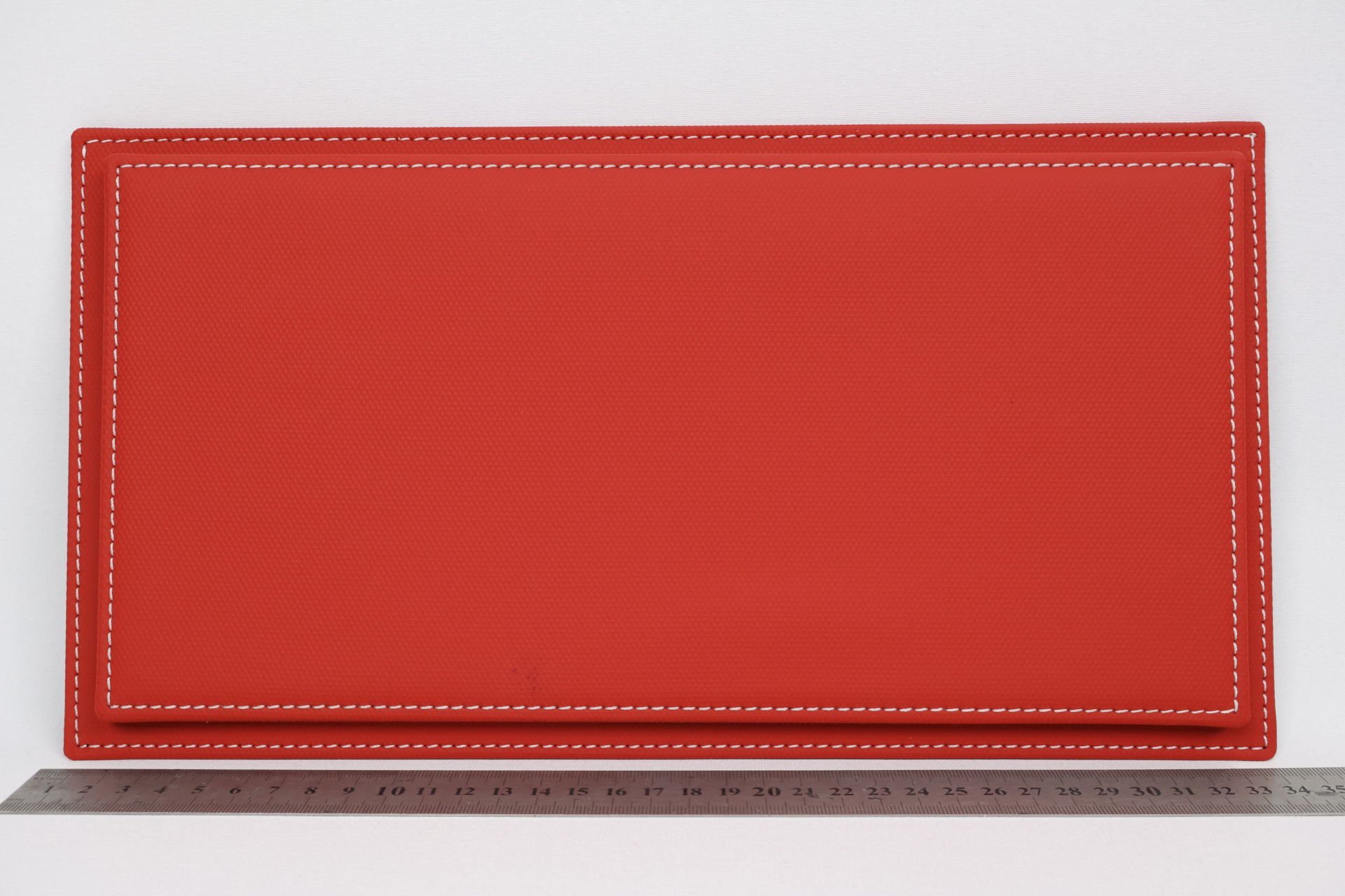 LYRD BOX - 1:18 ÖLÇEK - BAKLAVA FREEMONT RED SERGİLEME STANDI - (GRİ DİKİŞ) LY139