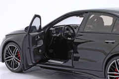 Ön Sipariş - 1/18 NZG Mercedes-Benz AMG C 63 S E Performance (W206) year 2024 obsidian black - 111200050