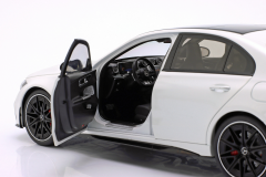 Ön Sipariş - 1/18 NZG Mercedes-Benz AMG C 63 S E Performance (W206) year 2024 Opalith White - 111200040