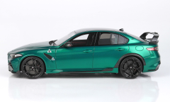 Alfa Romeo Giulia GTAM Verde Montreal black seat belts black brakes