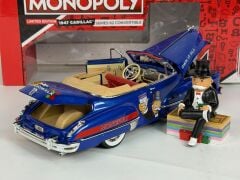 1/18 AUTOWORLD - CADILLAC - SERIES 62 CABRIOLET OPEN 1947 WITH Mr. MONOPOLY FIGURE
