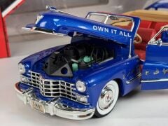 1/18 AUTOWORLD - CADILLAC - SERIES 62 CABRIOLET OPEN 1947 WITH Mr. MONOPOLY FIGURE