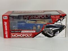 1/18 AUTOWORLD - CADILLAC - SERIES 62 CABRIOLET OPEN 1947 WITH Mr. MONOPOLY FIGURE