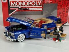 1/18 AUTOWORLD - CADILLAC - SERIES 62 CABRIOLET OPEN 1947 WITH Mr. MONOPOLY FIGURE