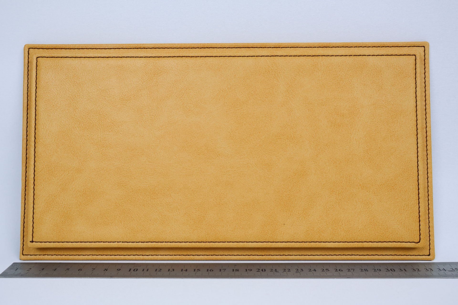 LYRD BOX - 1:18 ÖLÇEK - BELLINO YELLOW SERGİLEME STANDI - (SİYAH  DİKİŞ) LY145