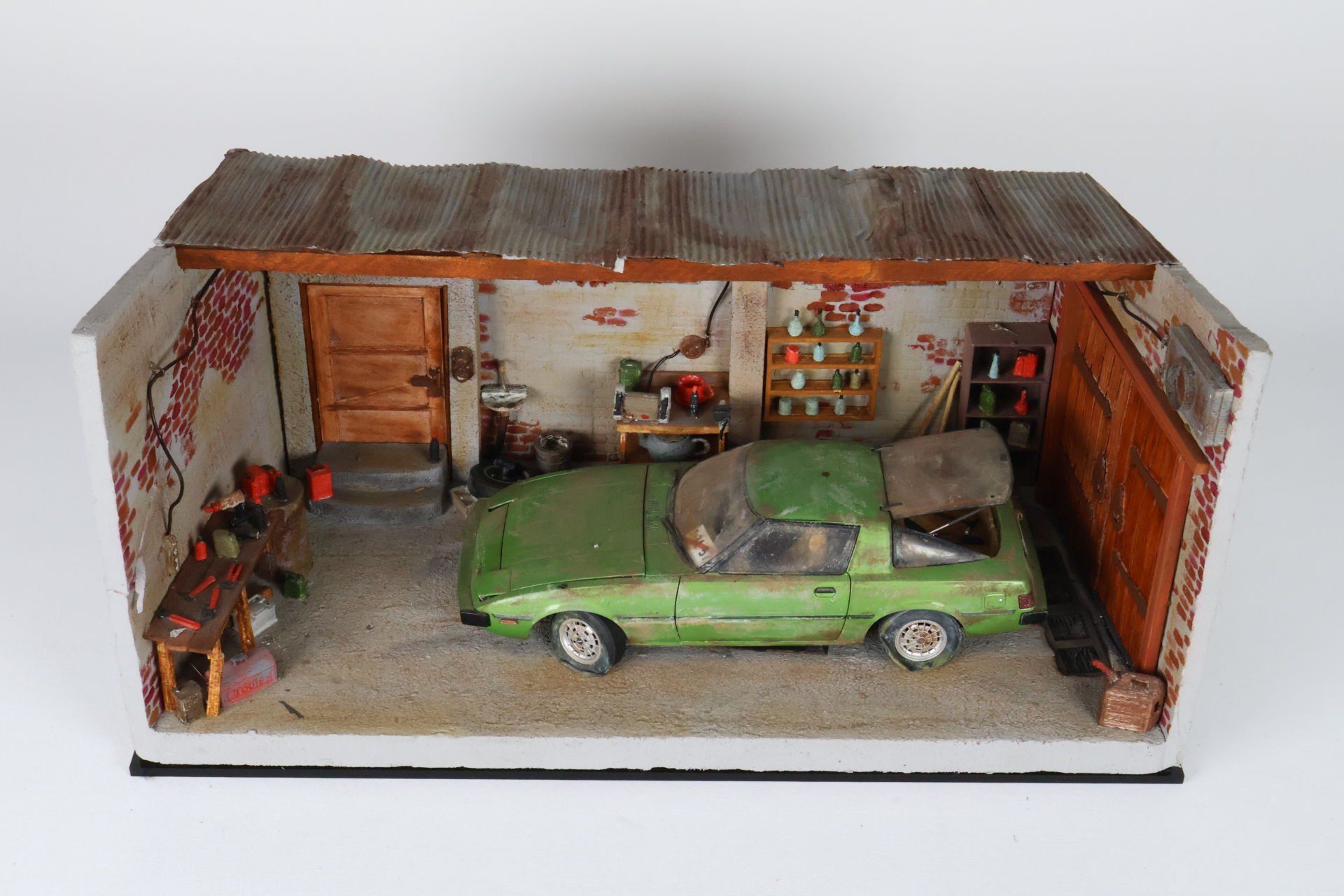 ÖZEL YAPIM TAMİRHANE DİORAMA (MODEL DAHİL)