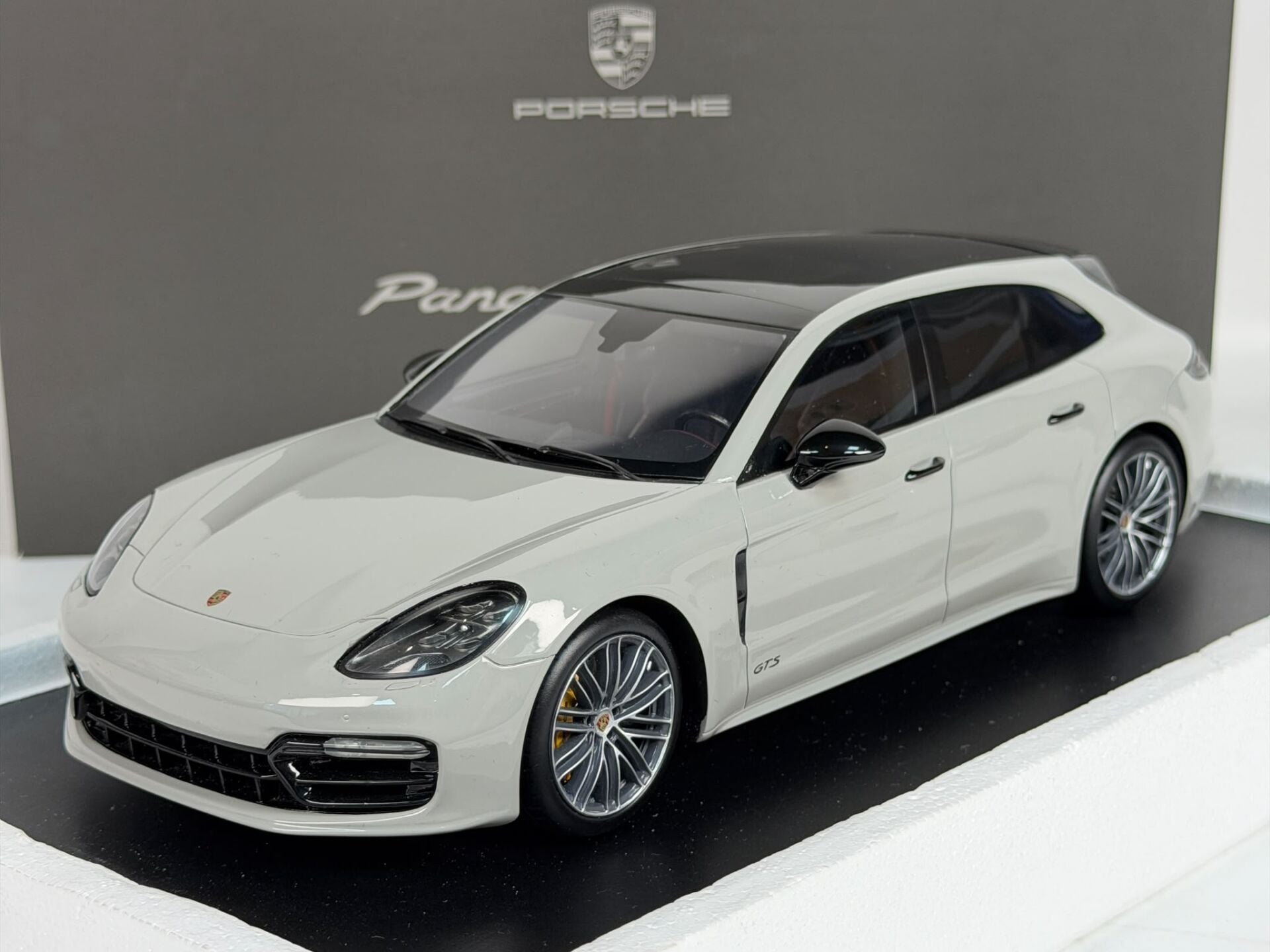 SPARK PORSCHE PANAMERA GTS SPORT TURISMO